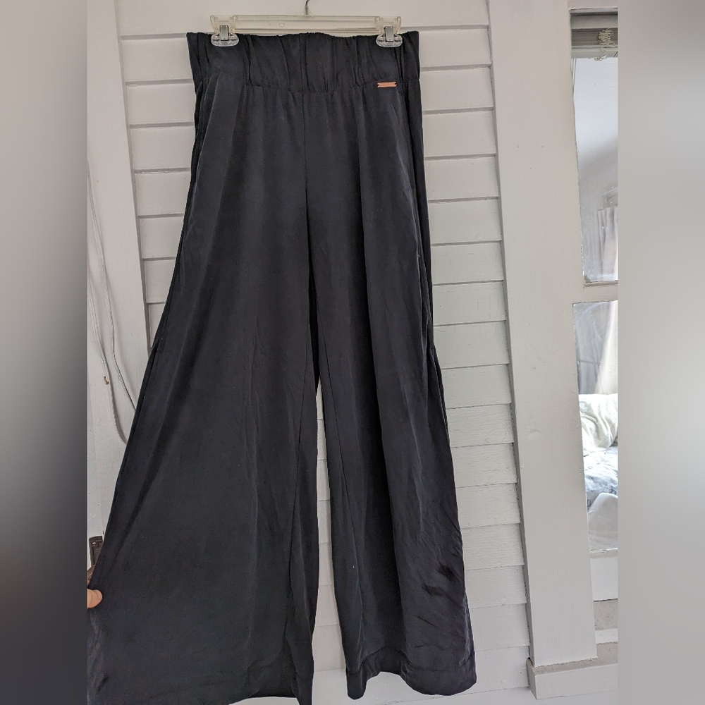 Sweaty Betty wide leg w/ slit pants